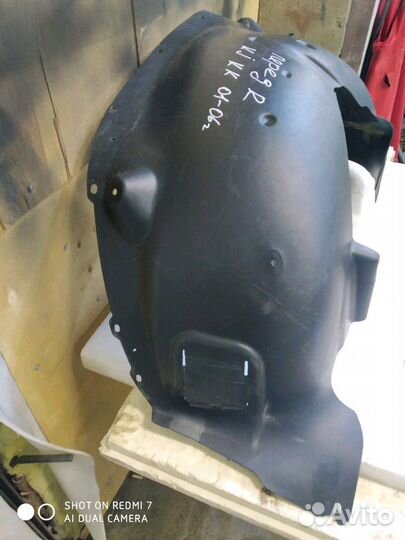 Подкрылок перед правый Jeep Liberty kj,kk