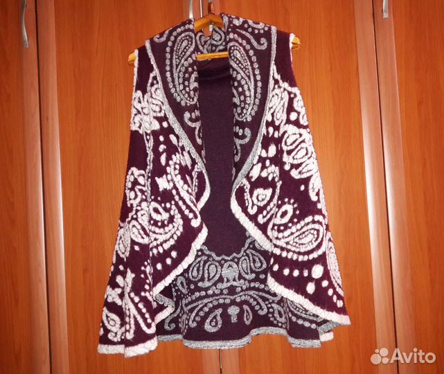 Шерстяная накидка-безрукавка