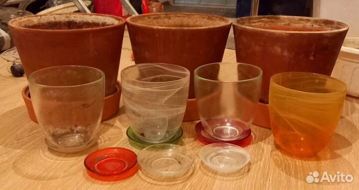 Горшки глинянные большие и стеклянные