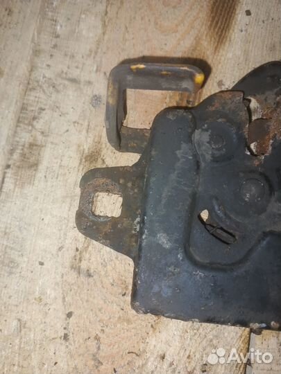 Замок капота Dodge Stratus 2002г