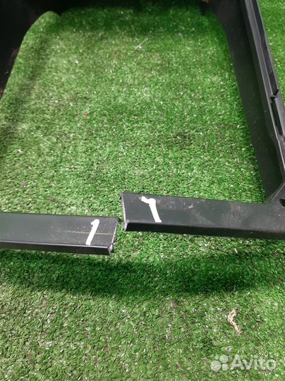 Консоль центральная с подлокотником Suzuki Grand