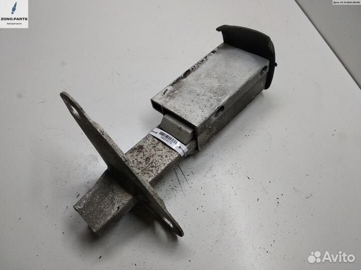 Клык бампера задний правый 8D0807185B на Audi A4 B5 (1994-2001)