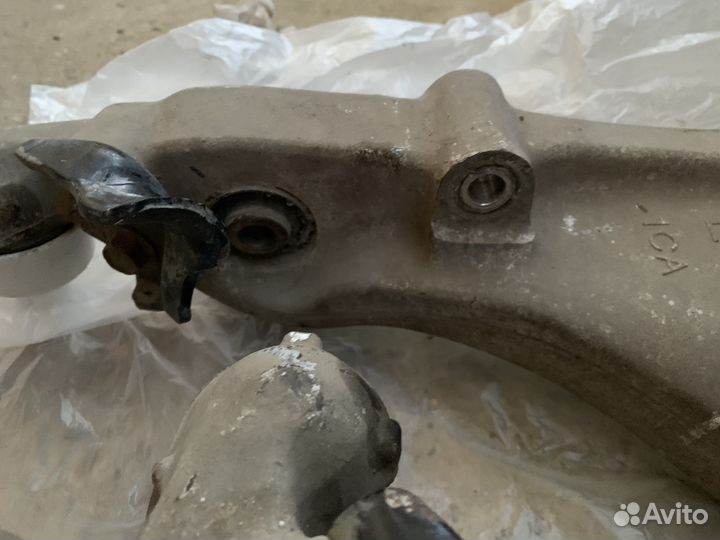 Рычаги передние нижние Infiniti FX37