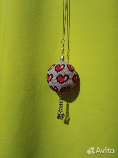 Оригинальный брелок из бисера