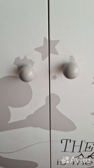 Шкаф трехсекционный