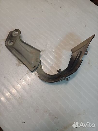 Петля капота правая на Ford Focus 3 2012 г