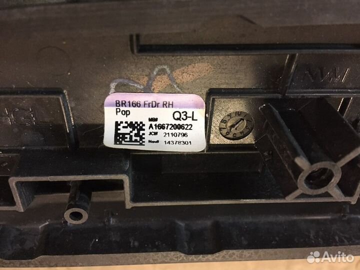 Накладка обшивки правой двери Mercedes W166, X166