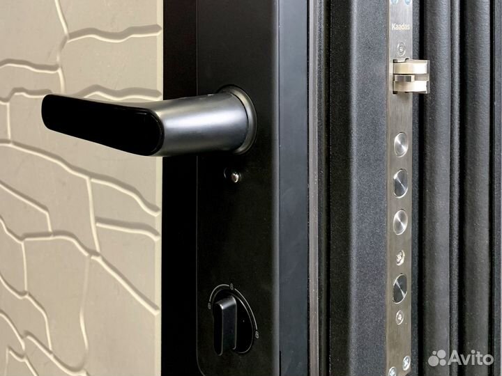 Входная дверь с умным замком