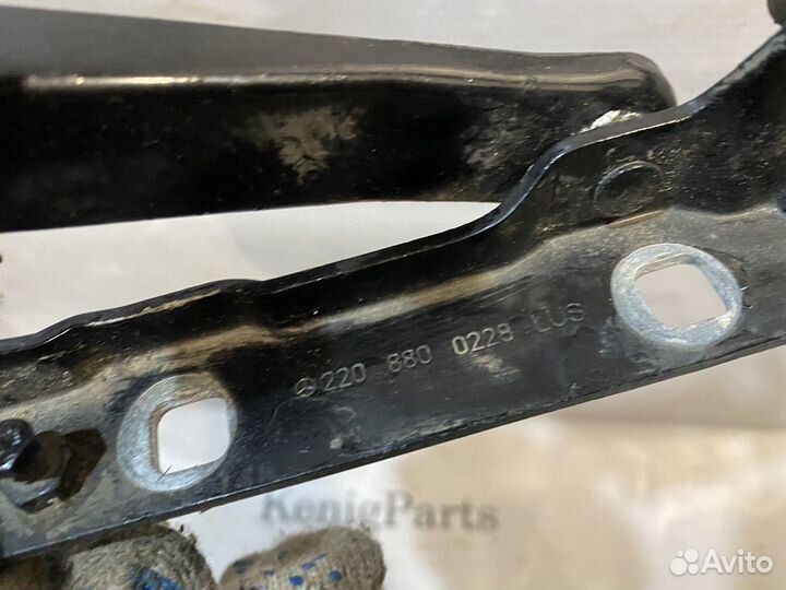 Петля капота левая Mercedes w220