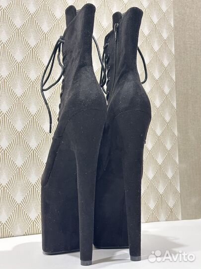 Стрипы ботильоны тройки 37 новые Leecabe