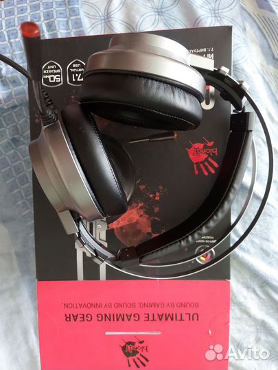 Игровые наушники и клавиатура