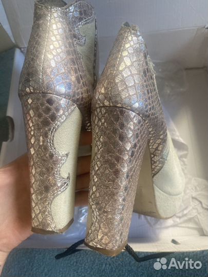 Винтажные сапоги в ковбойском стиле