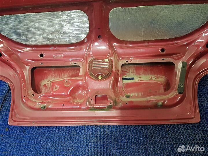 Крышка багажника Toyota Avensis AT220 4A-FE 1999