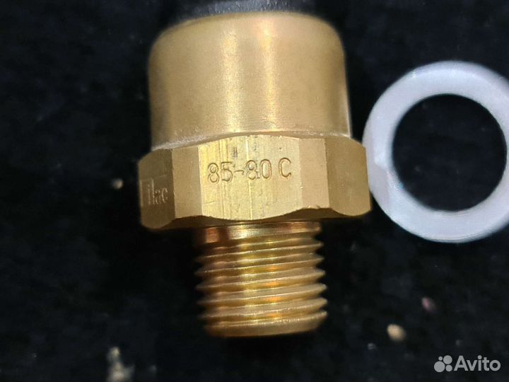 Датчик включения вентилятора охлаждения Mercedes