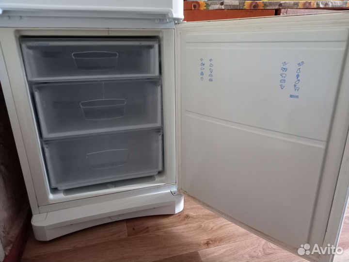 Холодильник бу Indesit B 18