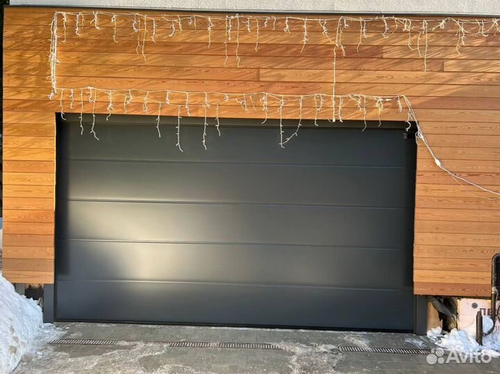 Секционные ворота под ключ