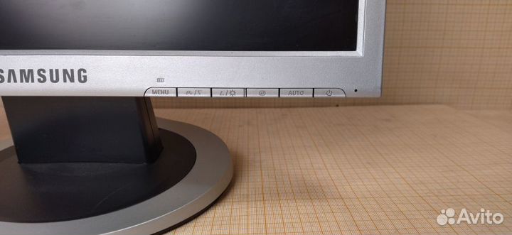 Монитор б/у 17