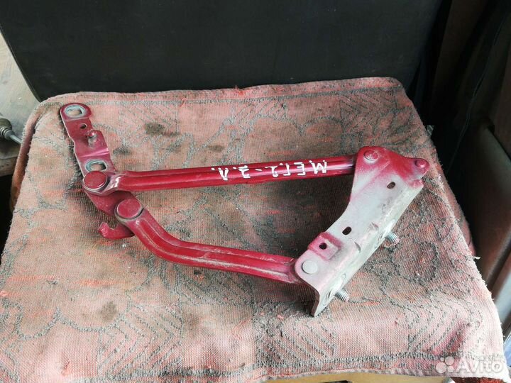 Петля крышки багажника Рено Меган 2