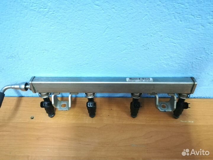 Рампа (рейка ) топливная с форсунками форд 1356996