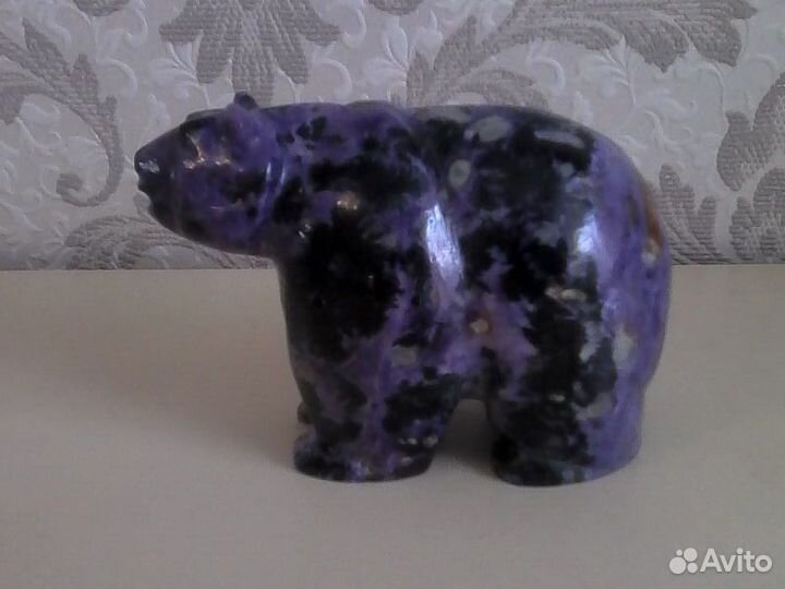 Медведь из чароита. 9,0х6,5х4,5 см