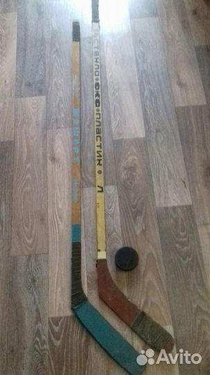 Клюшки и шайба СССР