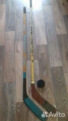 Клюшки и шайба СССР