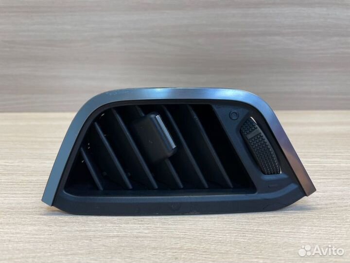 Воздушный дефлектор салона левый LADA X-Ray