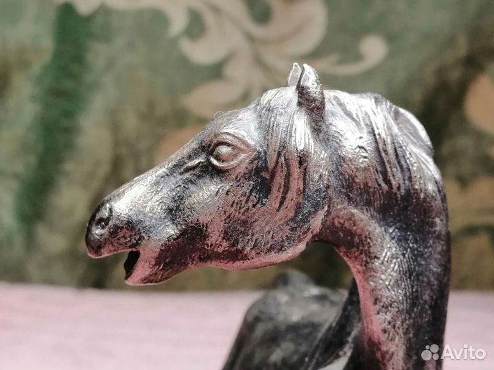 Лошадь скульптура чугун