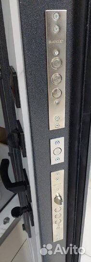 Дверь входная металлическая со стеклом