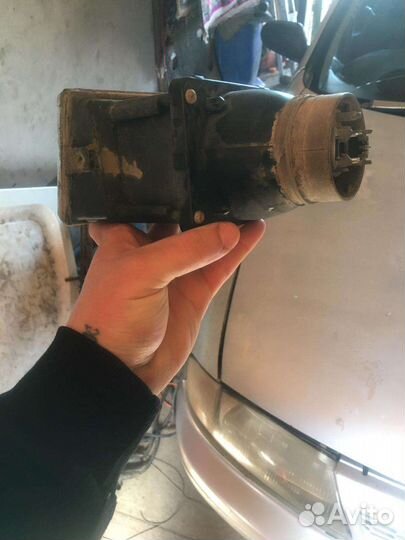 Противотуманная фара левая BMW e32 бмв е32