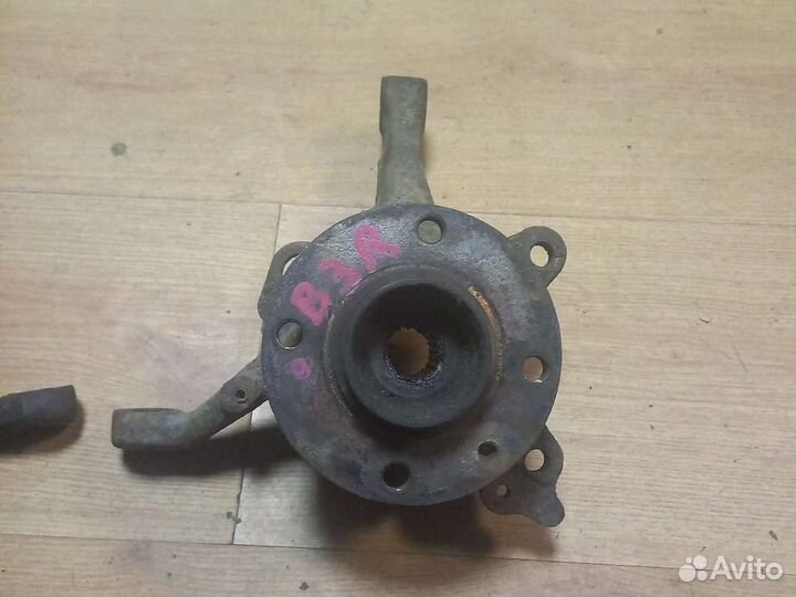 Передний левый кулак volkswagen passat b3