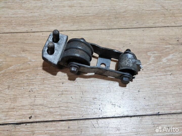 Тяга двигателя реактивная Volvo Xc90 D5244T4 2006