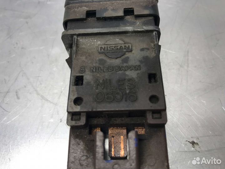 Кнопка обогрева стекла Nissan Cefiro 1996 г.в