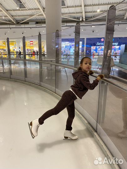 Тренер по фигурному катанию и хоккею