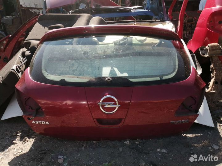 Крышка багажника Opel Astra J