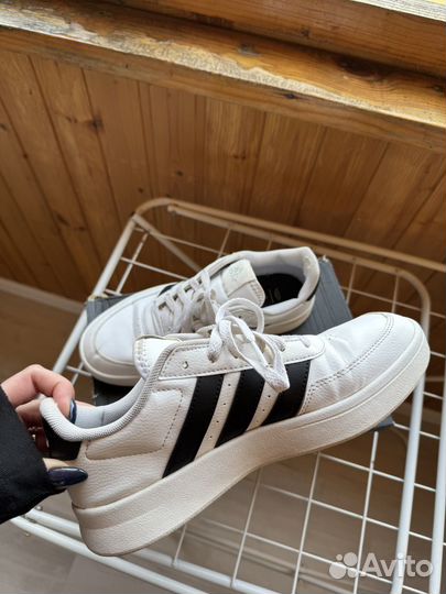 Кроссовки женские adidas