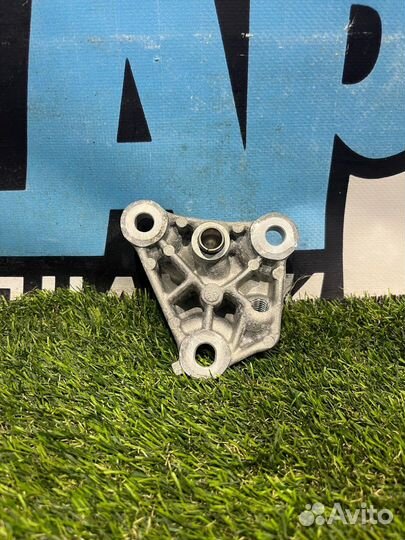 Кронштейн двигателя Ford Escape 4 CX482 2021