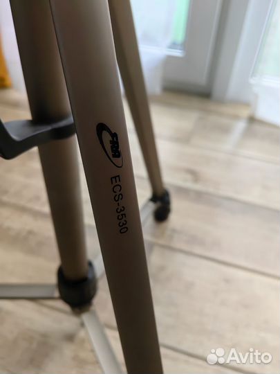 Штатив для фотоаппарата профессиональный