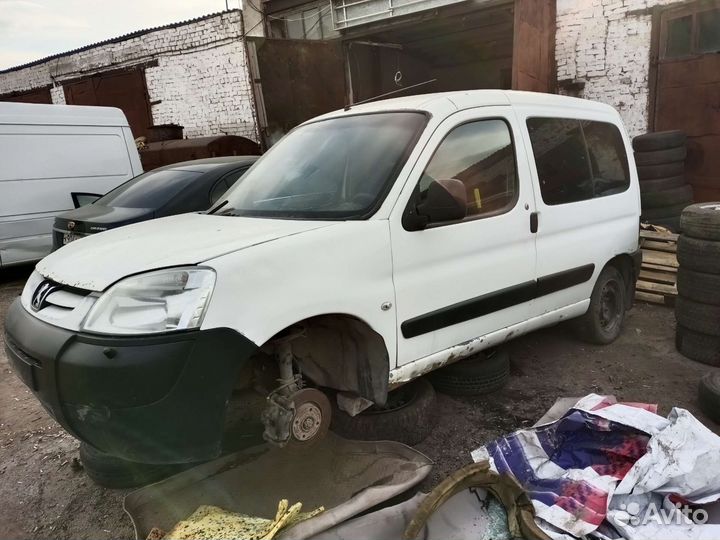 В разборе Peugeot Partner