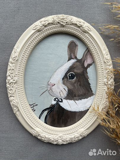Картина Крольчиха в гипсовой раме 15х12