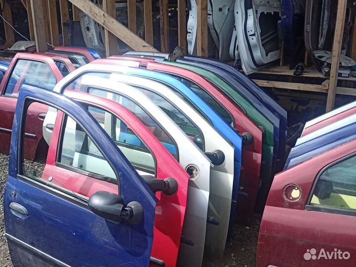 Передние правые двери renault logan