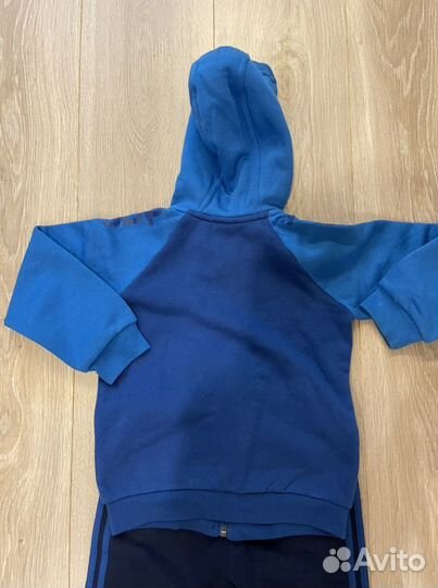 Костюм спортивный