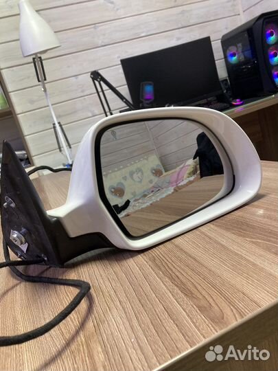 Правое зеркало Skoda Octavia a5