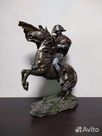 Наполеон статуэтка