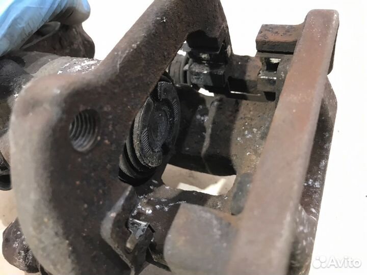 Суппорт тормозной задний правый Mini Countryman