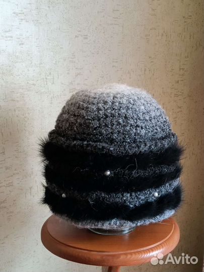 Шапка шерстяная с отделкой из натурального меха