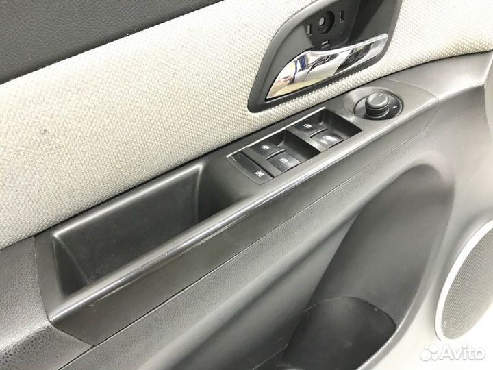 Обшивка двери передняя левая Chevrolet Cruze 1