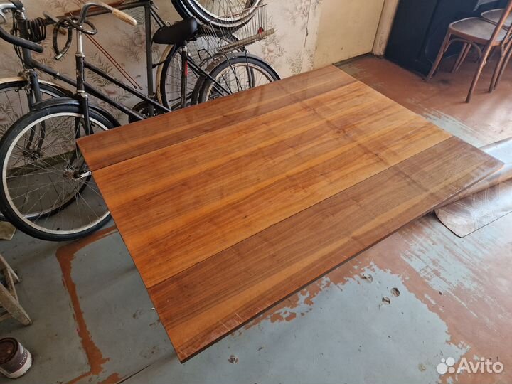 Большой обеденный стол