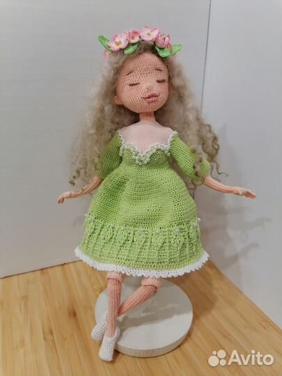 Вязаная кукла ручной работы