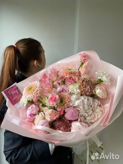 Доставка цветов, авторских букетов и композиций